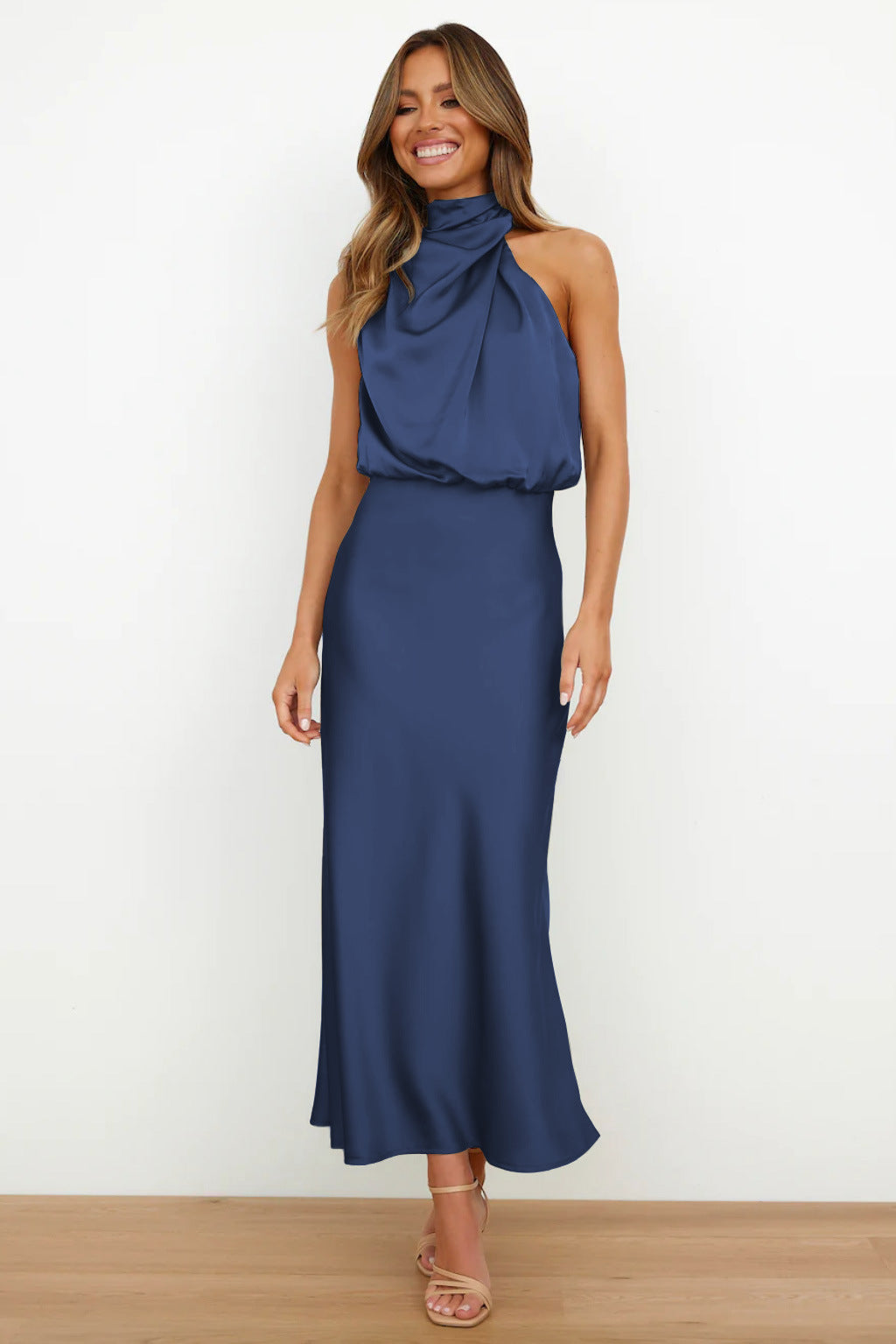Lydia | Abito lungo con scollatura a halterneck