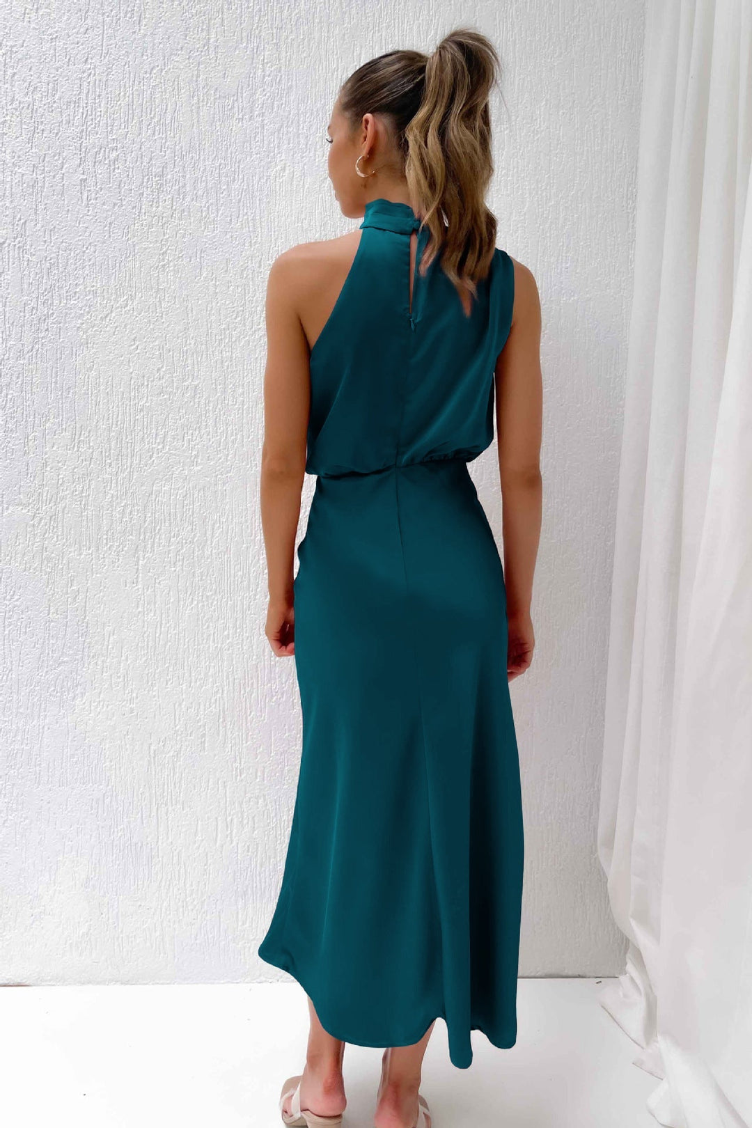 Lydia | Abito lungo con scollatura a halterneck