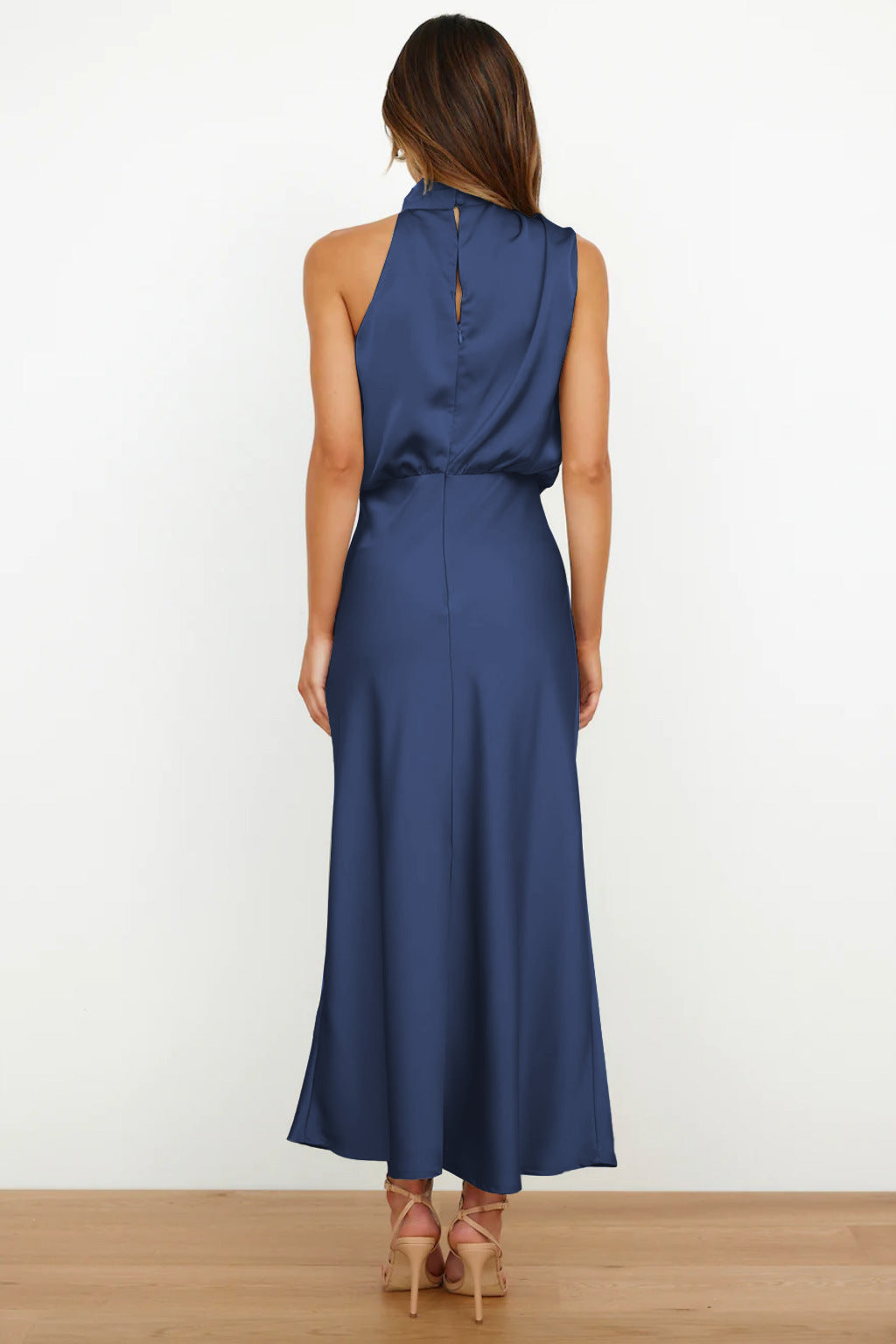 Lydia | Abito lungo con scollatura a halterneck