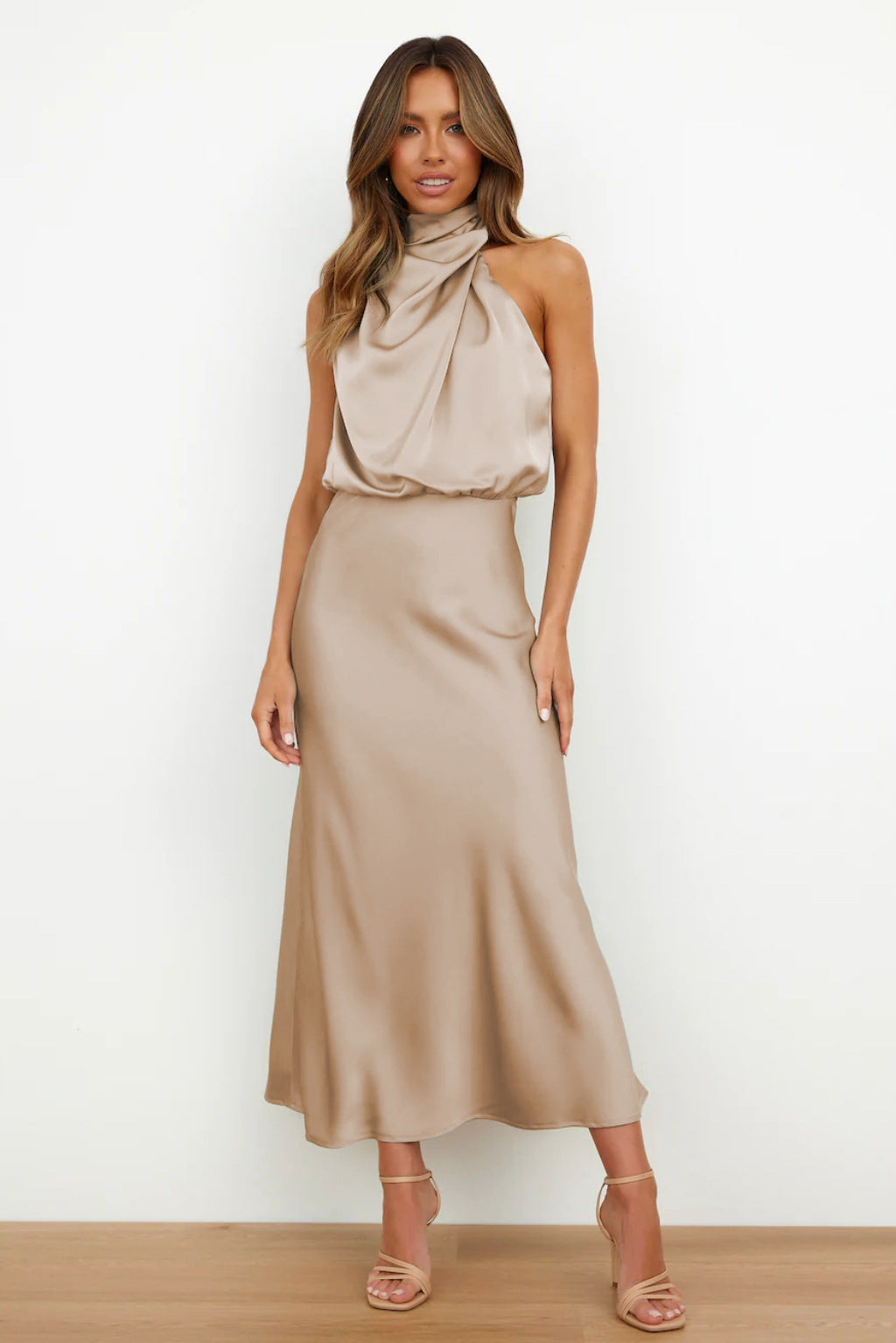 Lydia | Abito lungo con scollatura a halterneck